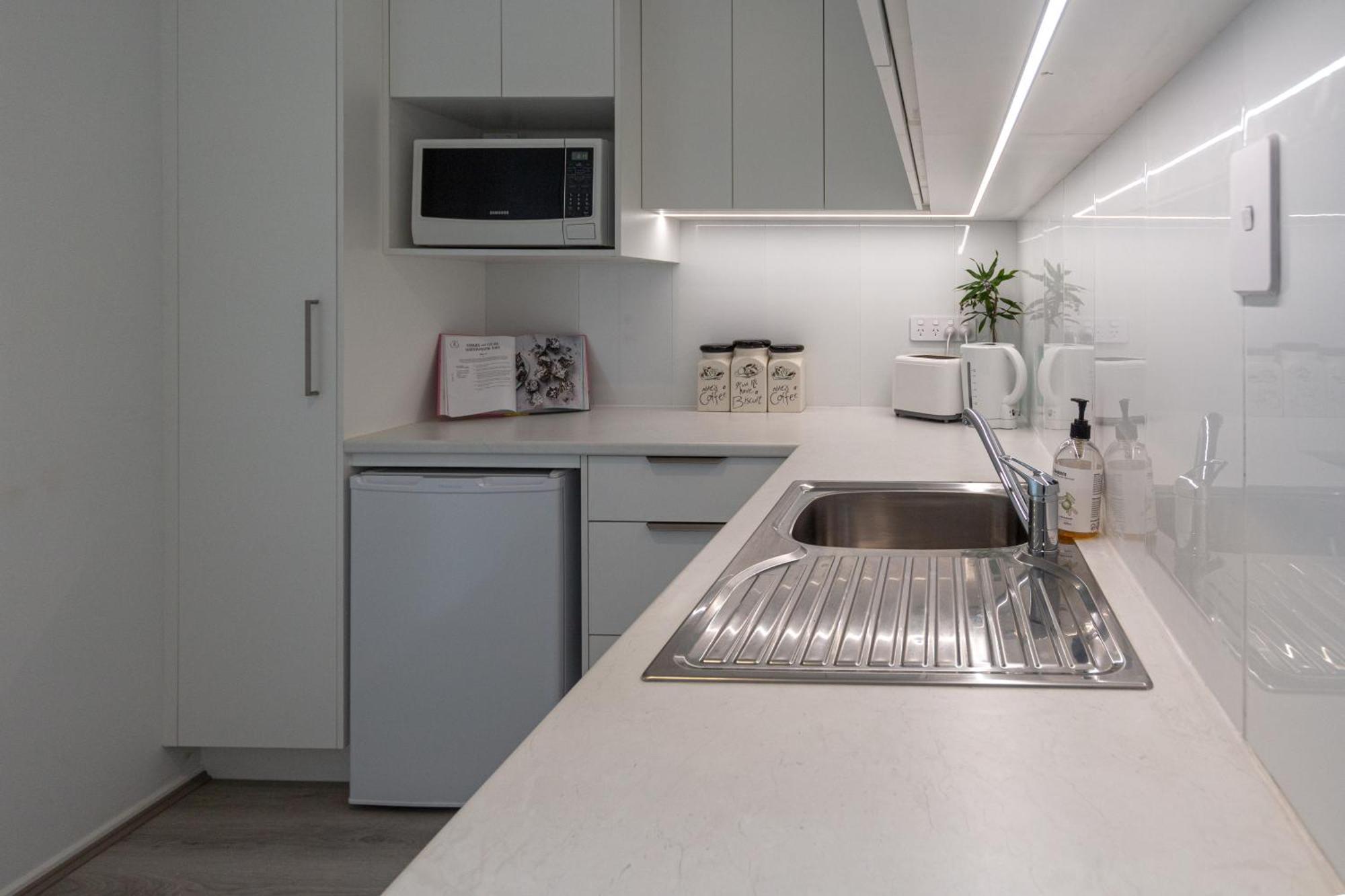 Bella Vista - Spectacular Ocean Views & Continental Breakfast Apartment เยพพูน ภายนอก รูปภาพ