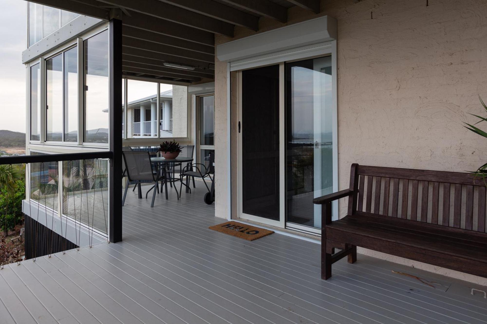 Bella Vista - Spectacular Ocean Views & Continental Breakfast Apartment เยพพูน ภายนอก รูปภาพ